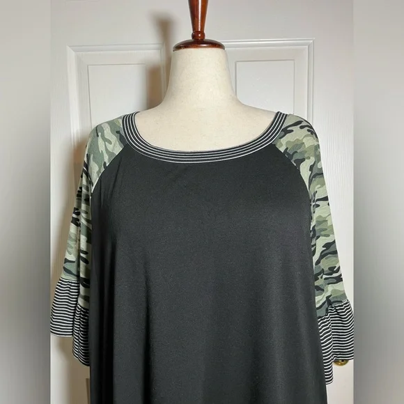 BloomChic Women’s Black and White Striped Camouflage Top - Picture 2 of 9